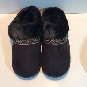 Isotoners NWOT size 7.5/8 Black House Slippers